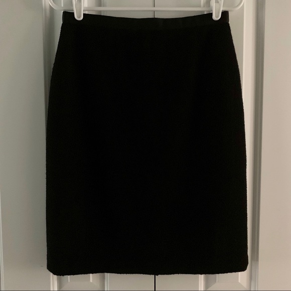 Isaac Mizrahi Dresses & Skirts - Isaac Mizrahi Cute Black Textured Chunky Skirt with ribbon trim waist details 4